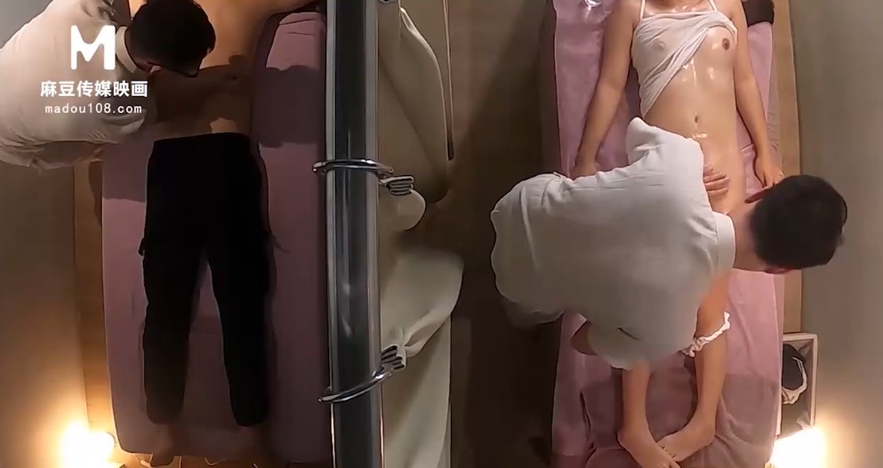 Đưa người yêu đi massage bị anh KTV đụ cho phê lồn